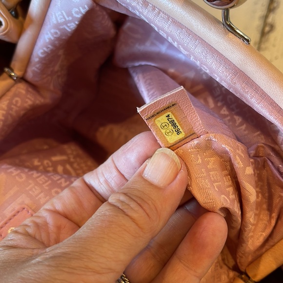 Chanel kiss lock blush pink purse - Picture 5 of 13